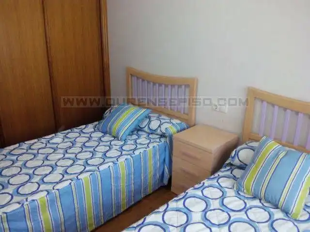 Schlafzimmer von Wohnung zur Miete in Ourense Capital  mit Heizung, Parkett und Abstellraum