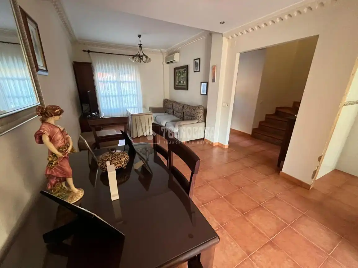 Sala de estar de Casa adosada en venta en Dos Hermanas con Terraza