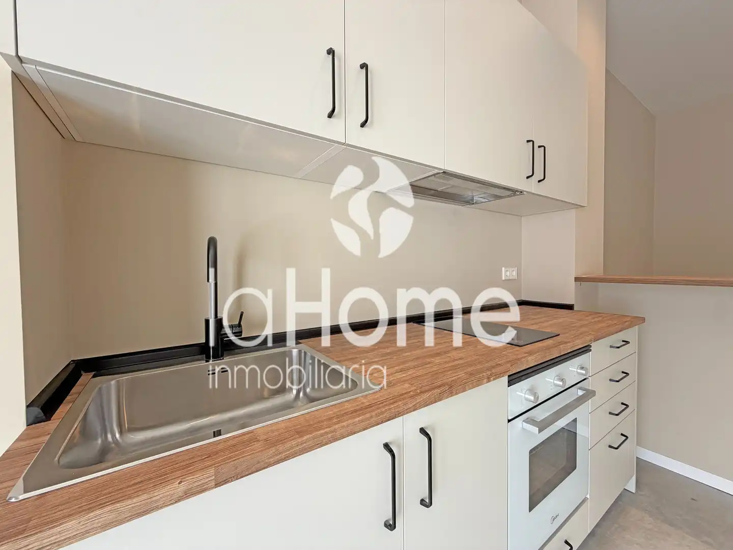 Küche von Loft zum Verkauf in Paterna mit Ofen