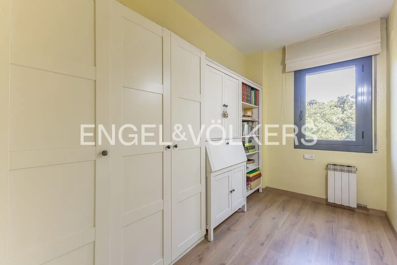 Bedroom of Flat for rent in Esplugues de Llobregat  with Air Conditioner, Heating and Parquet flooring