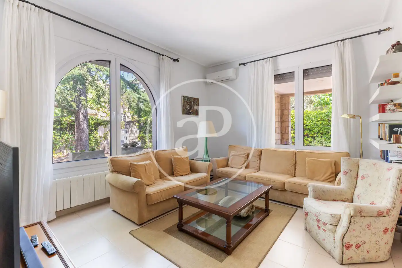 Sala d'estar de Casa o xalet en venda en Matadepera amb Aire condicionat, Calefacció i Jardí privat