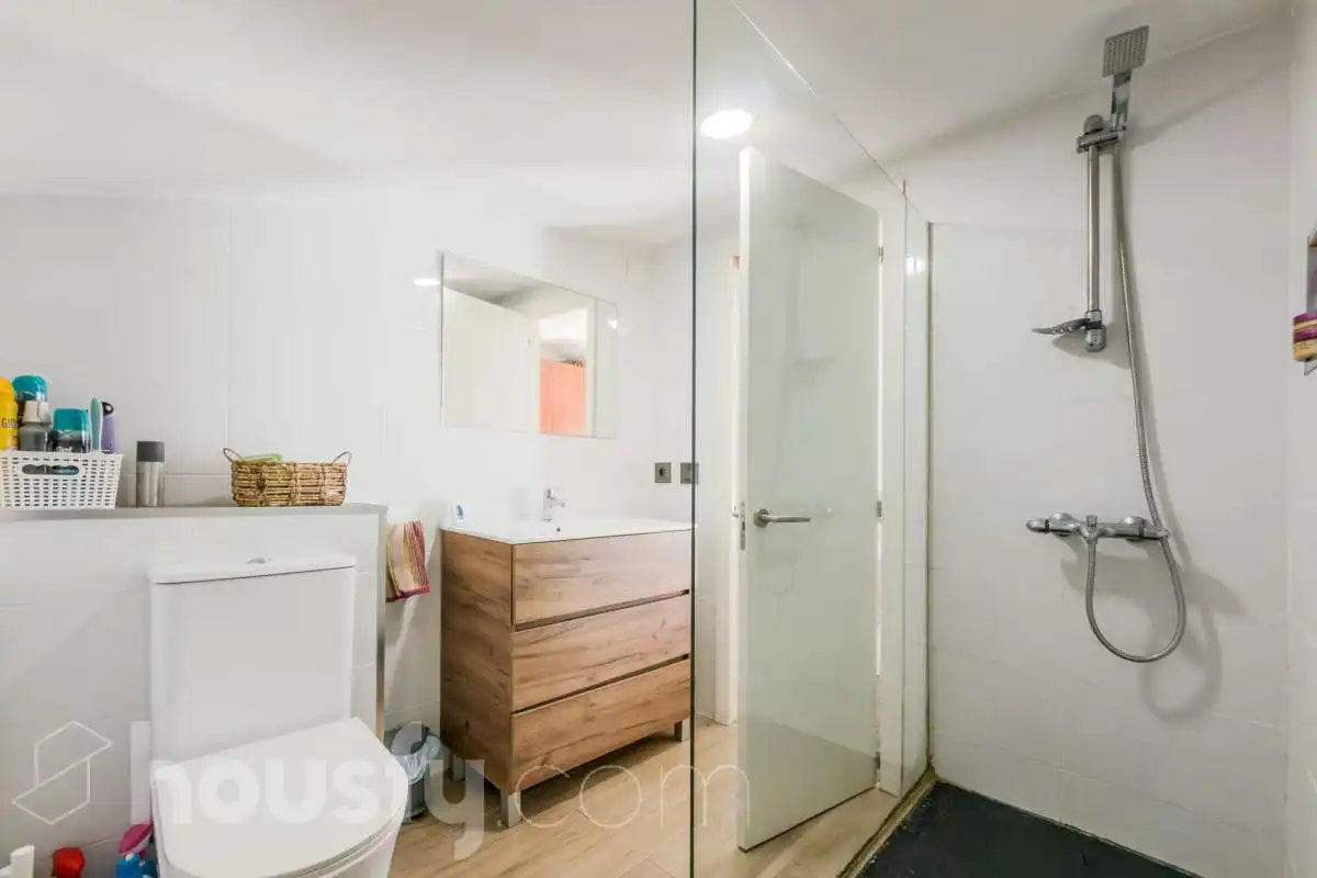 Bathroom of Houses for sale in Badalona  with Air Conditioner, Heating and Terrace