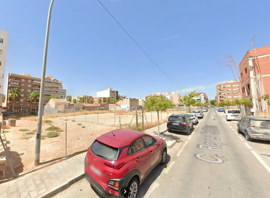 Terreny residencial en venda a Calle Reyes Católicos 37, imagen 2
