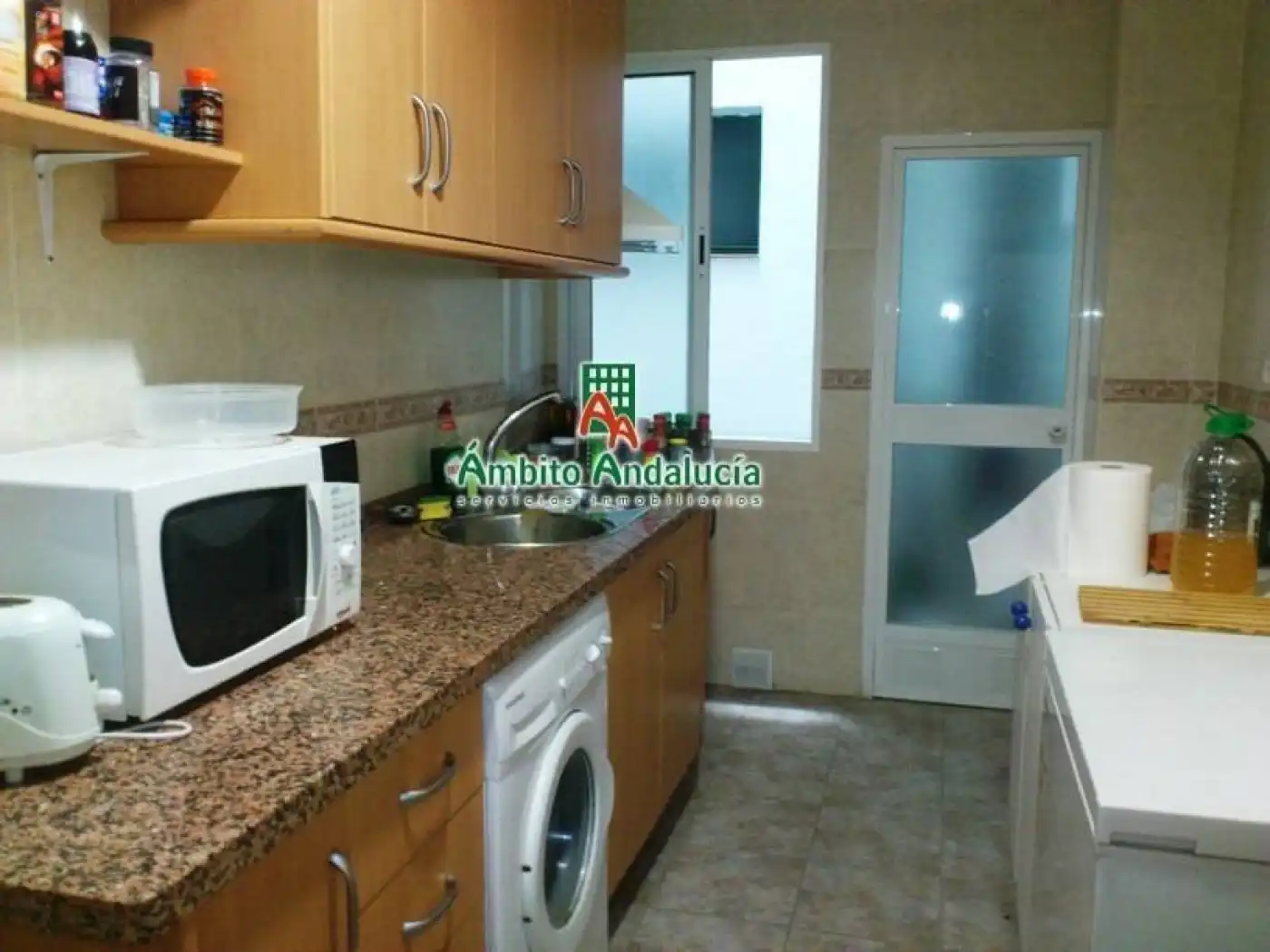 Cocina de Piso para compartir en Granada con Amueblado y Balcón