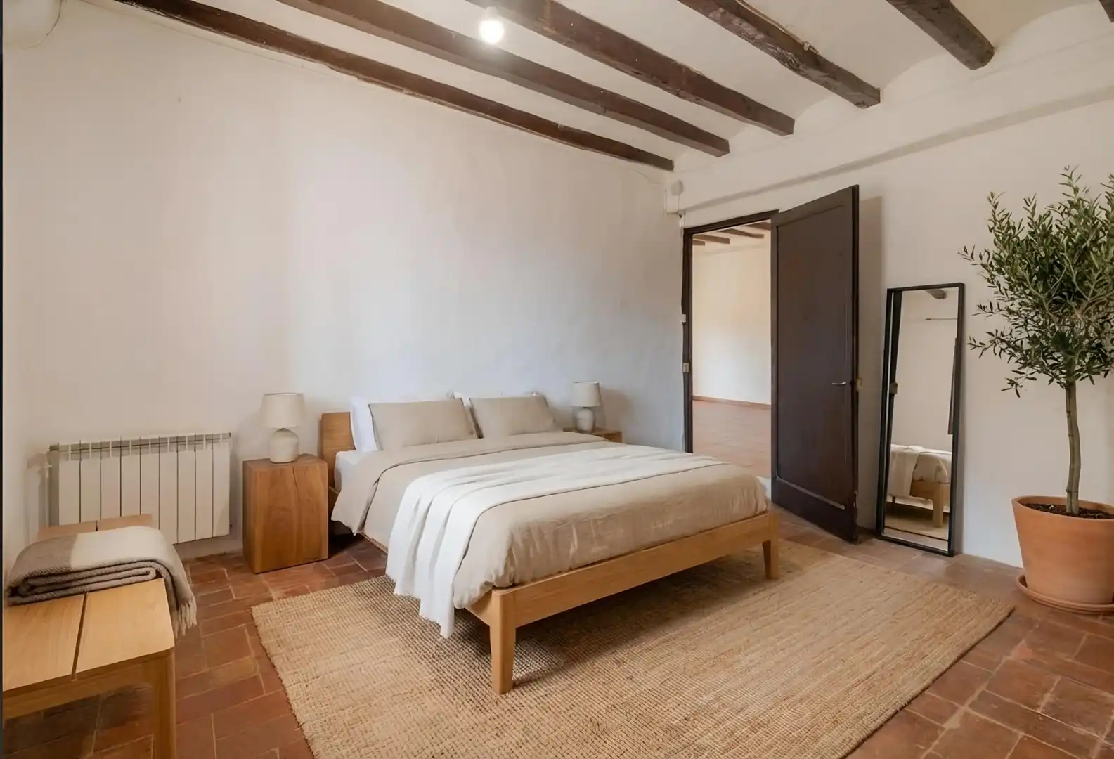 Habitación de Piso de alquiler en La Vall de Bianya con Calefacción, Jardín privado y Terraza