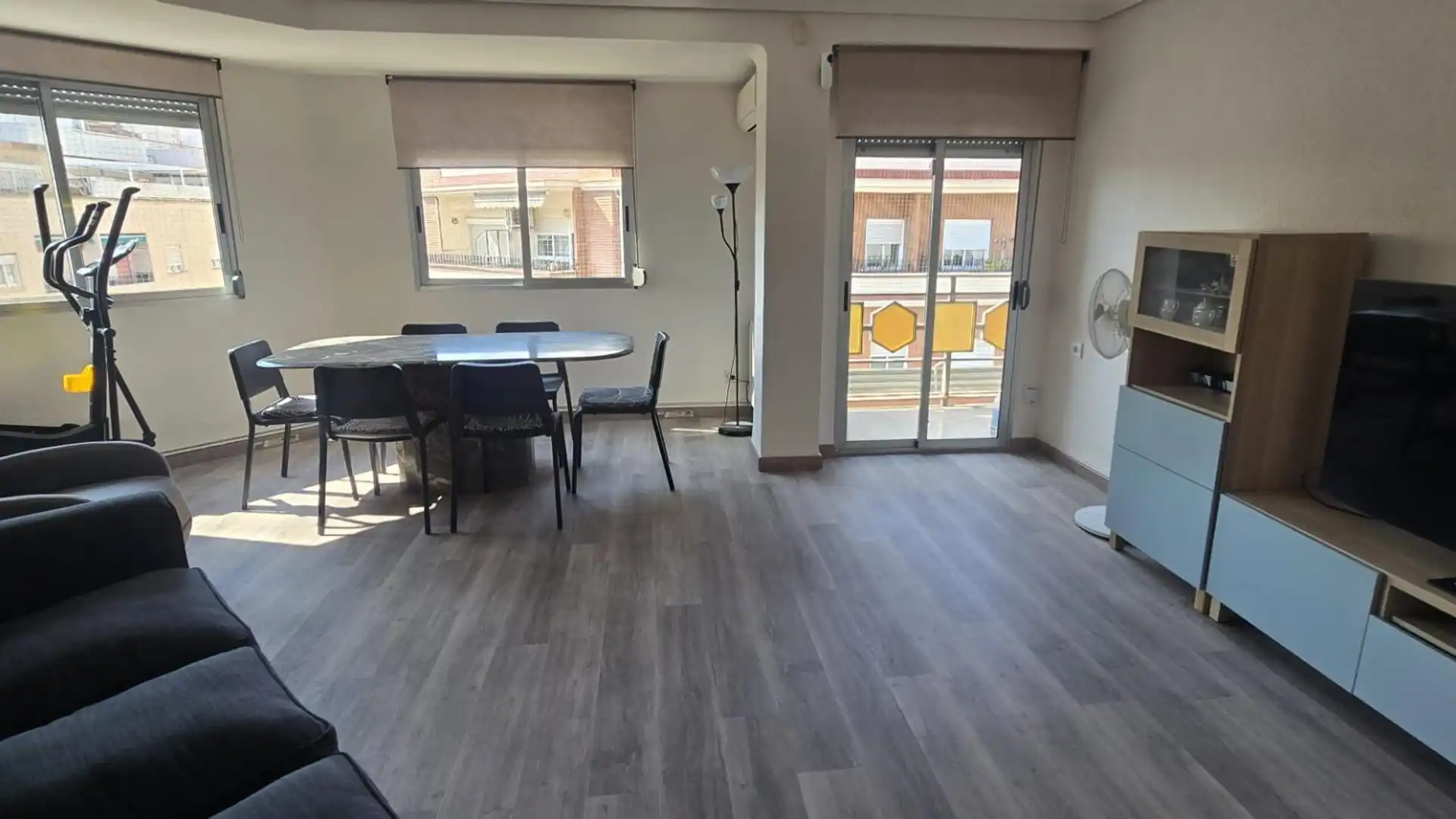 Menjador de Pis de lloguer en  Valencia Capital amb Aire condicionat, Calefacció i Moblat