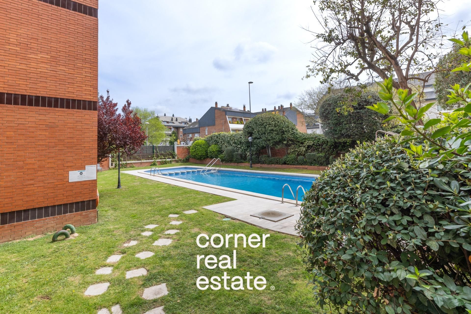 Exterior view of Planta baja for sale in Sant Cugat del Vallès  with Heating, Parquet flooring and Terrace