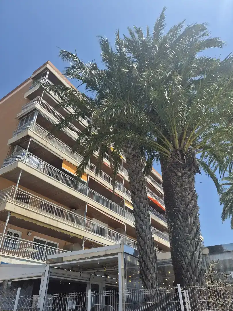 Außenansicht von Wohnung zum Verkauf in Salou mit Klimaanlage