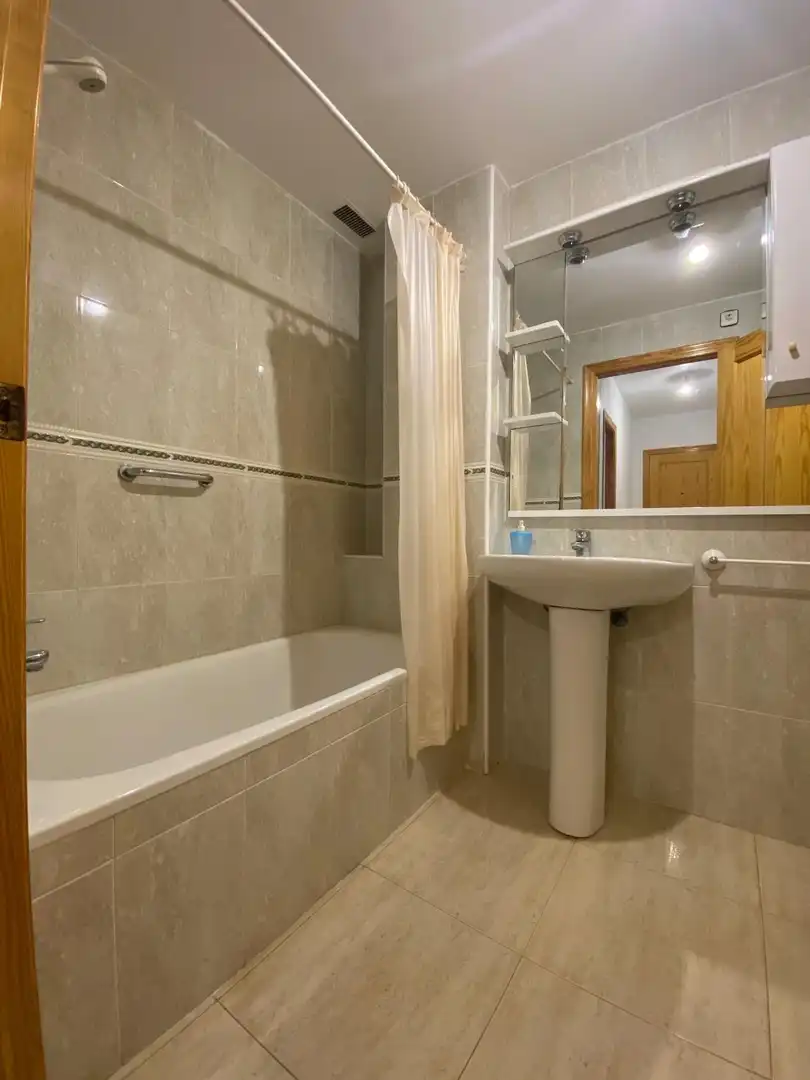 Piso de alquiler en Calle CAMPOAMOR, 99, Los Cuarteros