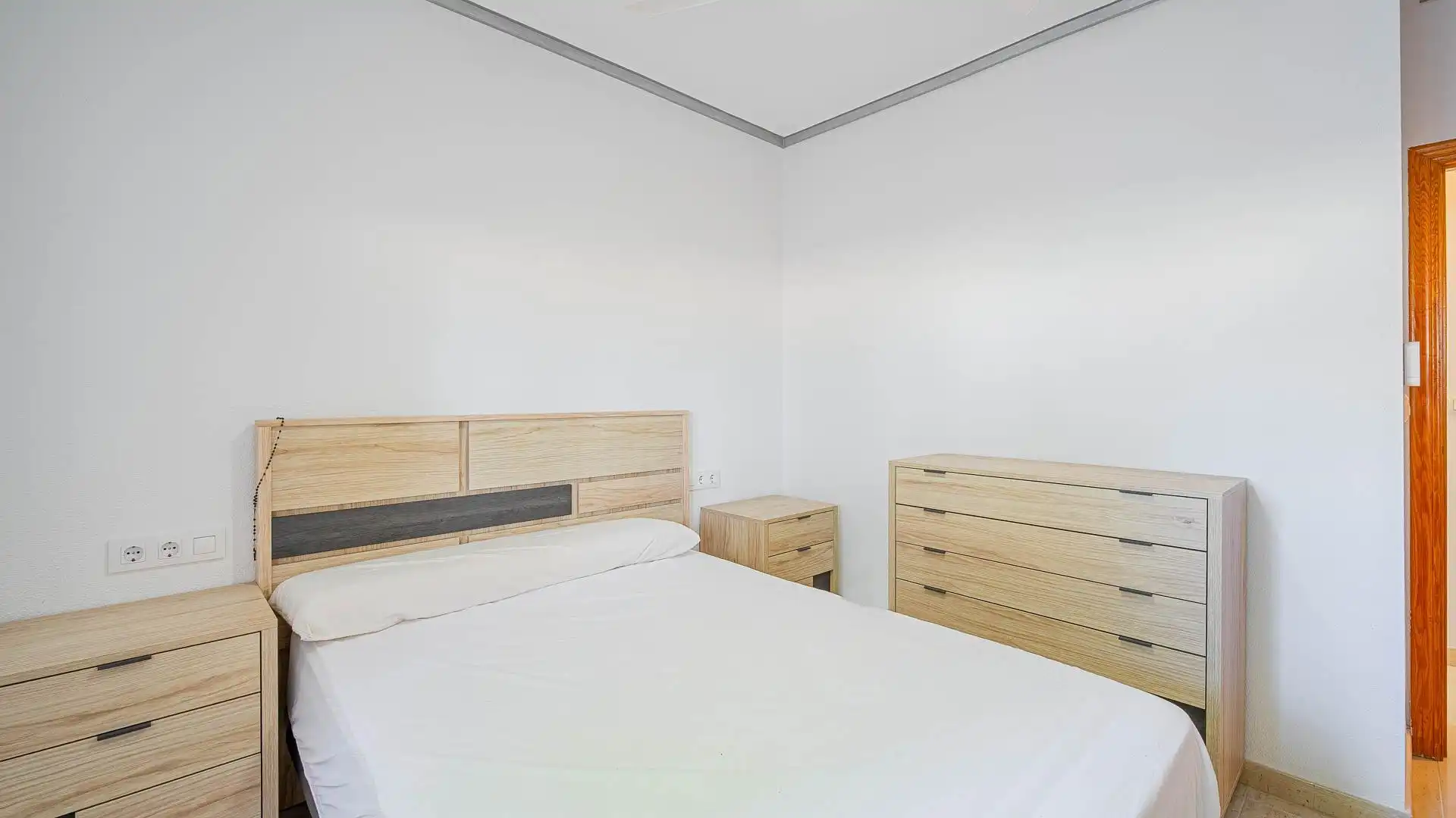Habitación de Dúplex en venta en Torrevieja con Aire acondicionado, Jardín privado y Trastero