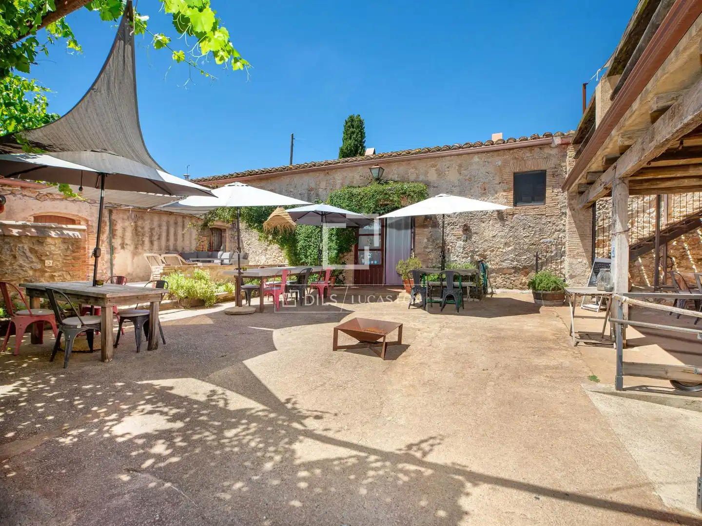 Casa rústica amb jardí en venda a Torroella de Montgrí