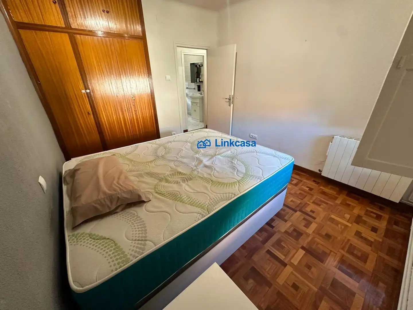Habitación de Piso en venta en Madrid con Calefacción, Parquet y Terraza