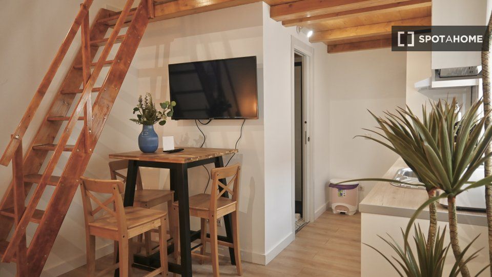 Living room of Flat to rent in  Madrid Capital  with Air Conditioner, Heating and Furnished