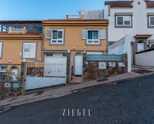 Vista exterior de Casa o xalet en venda en Las Palmas de Gran Canaria amb Aire condicionat i Terrassa