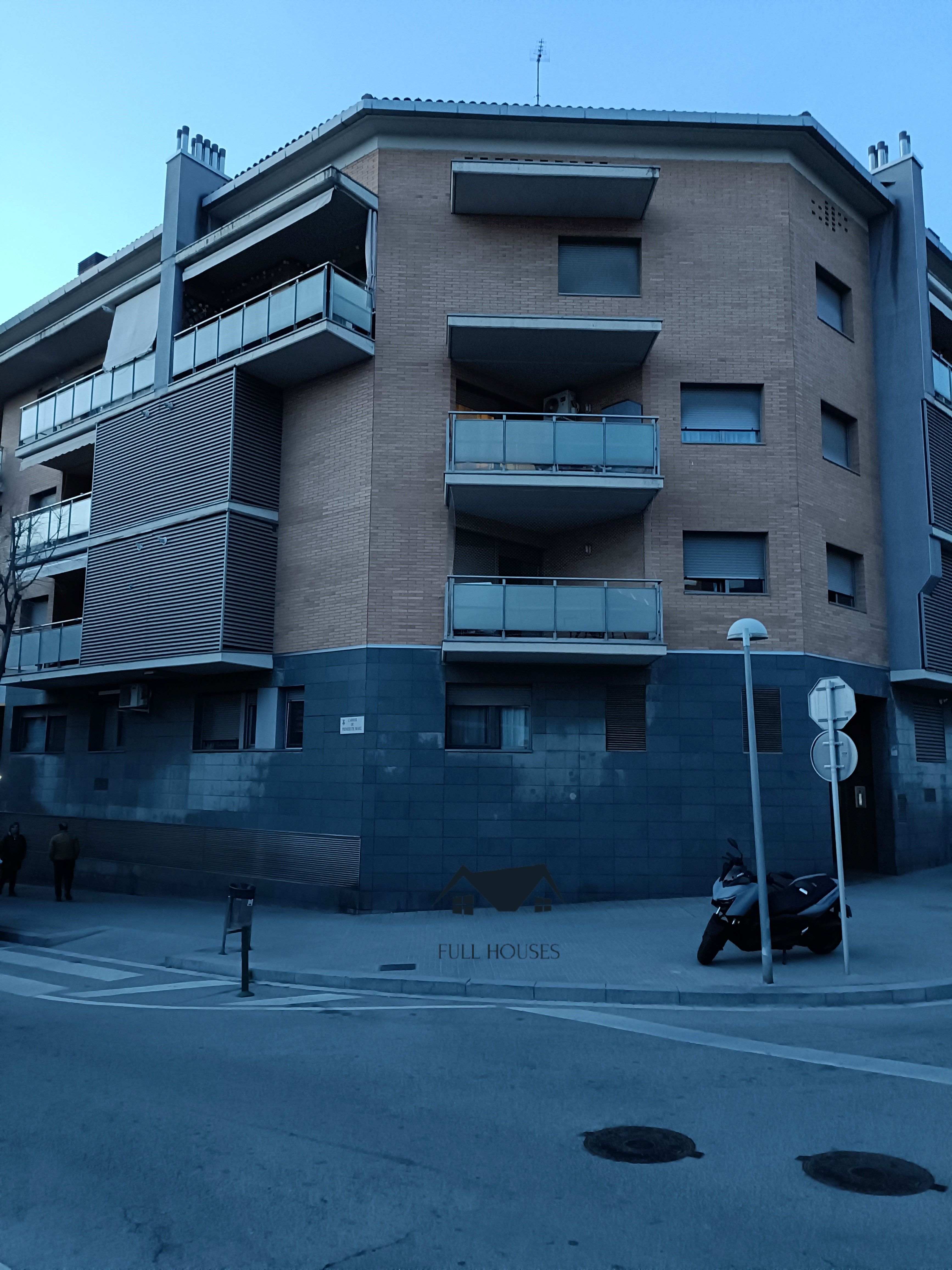 Exterior view of Flat for sale in Rubí  with Air Conditioner, Oven and Balcony