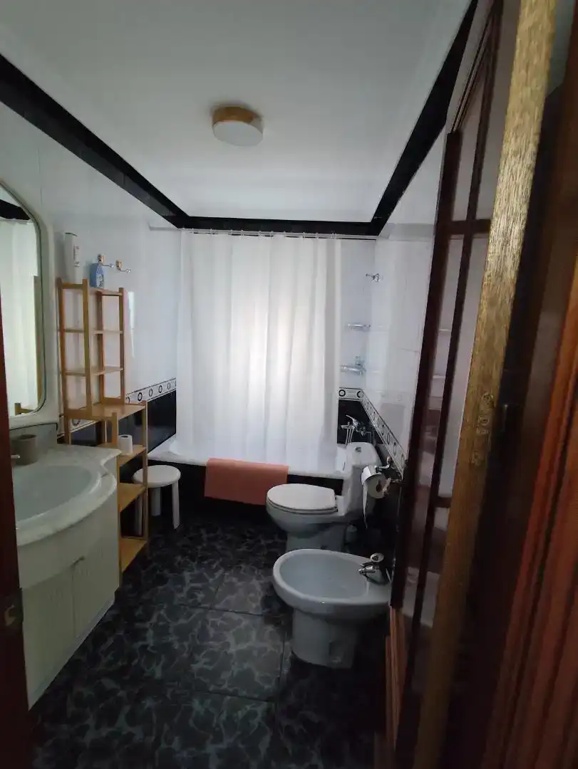 Badezimmer von Wohnung zur Miete in Puertollano mit Klimaanlage und Balkon