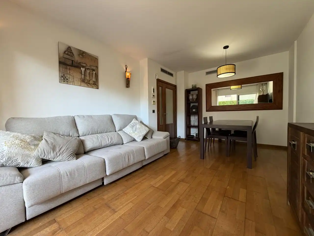 Sala de estar de Planta baja en venta en Castell d'Aro, Platja d'Aro i s'Agaró con Aire acondicionado, Terraza y Amueblado