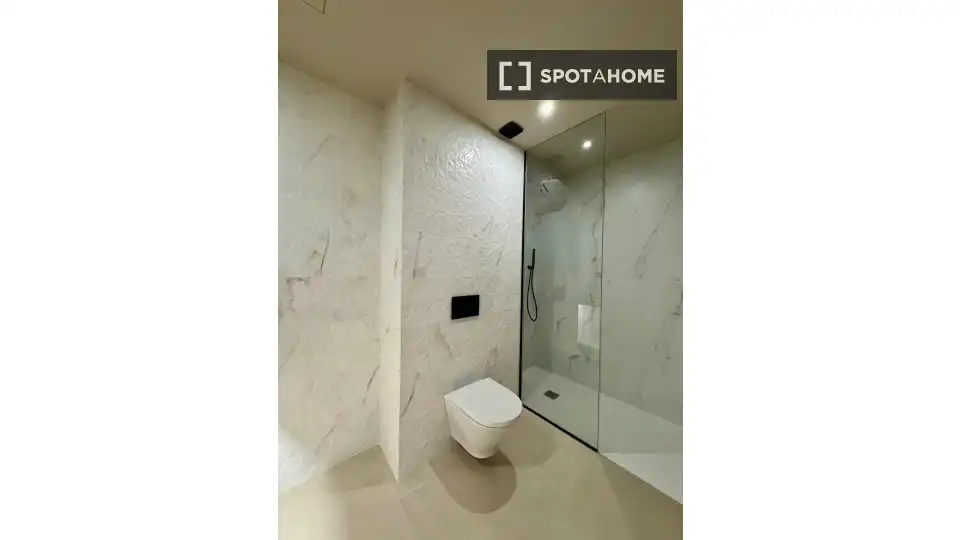 Bathroom of Flat for rent in Santa Coloma de Gramenet  with Air Conditioner, Heating and Furnished