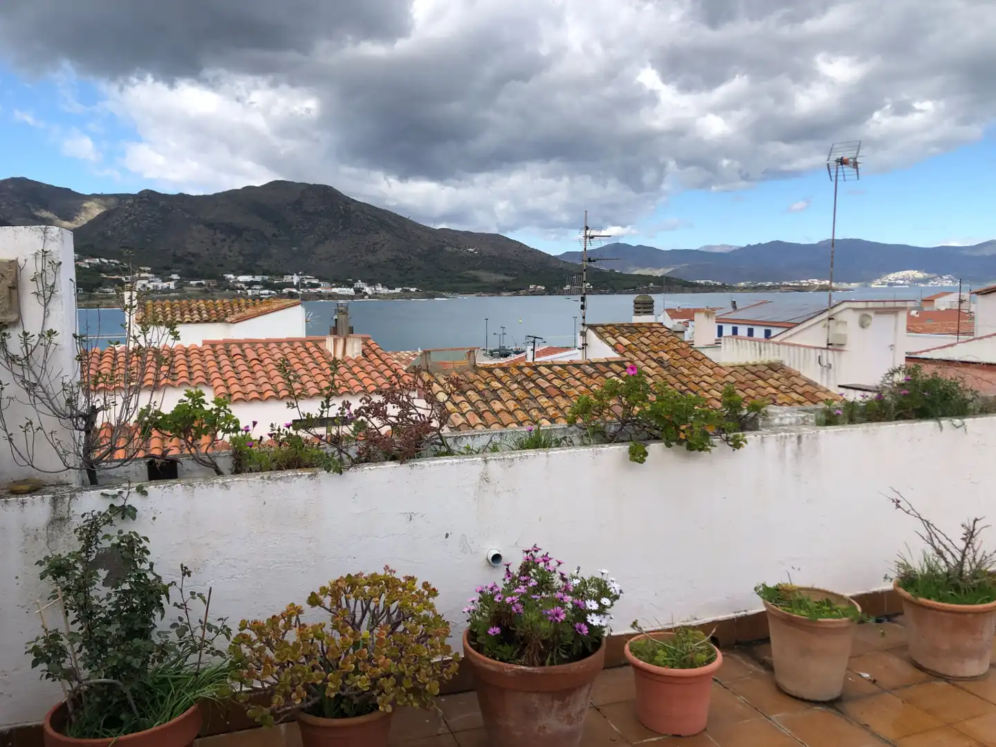 Vista exterior de Casa adosada en venta en El Port de la Selva con Terraza y Balcón