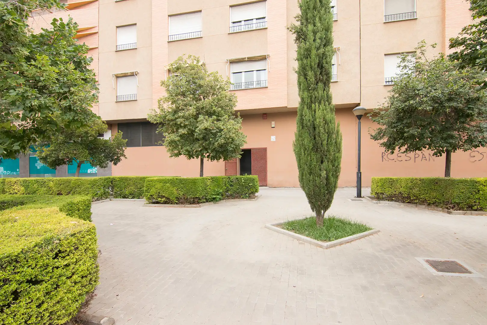 Vista exterior de Local de alquiler en Granada