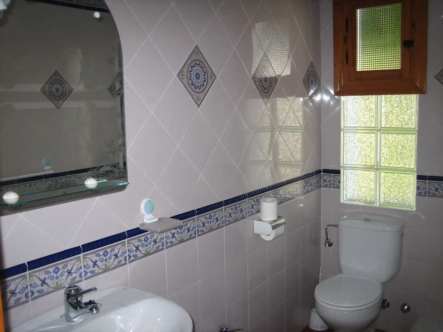 Bathroom of Houses for rent in Nerja  with Air Conditioner, Heating and Private garden