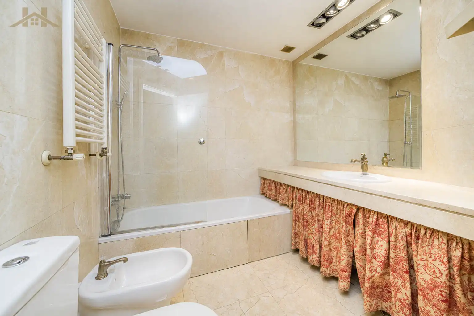 Bathroom of Flat for sale in Madrid  with Air Conditioner, Heating and Terrace