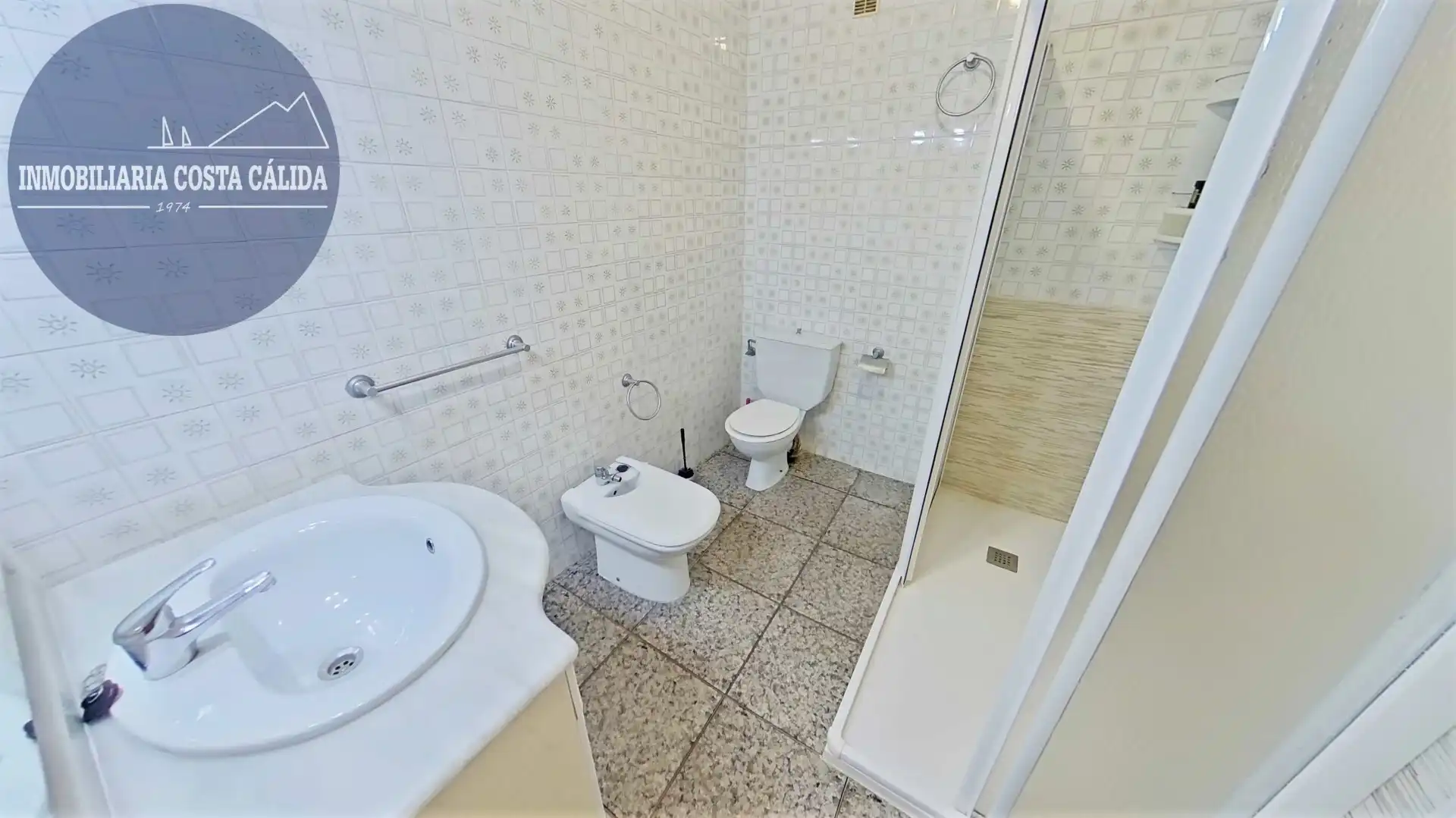 Badezimmer von Wohnungen zum Verkauf in Águilas mit Klimaanlage, Heizung und Möbliert
