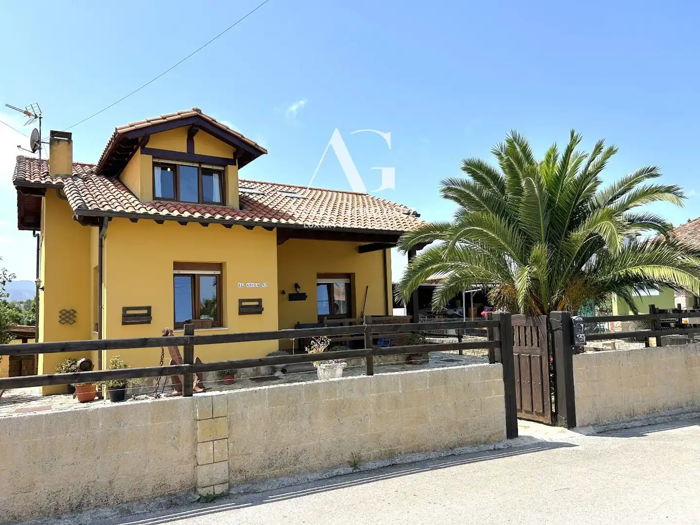 Vista exterior de Casa o xalet en venda en San Vicente de la Barquera amb Calefacció, Jardí privat i Terrassa
