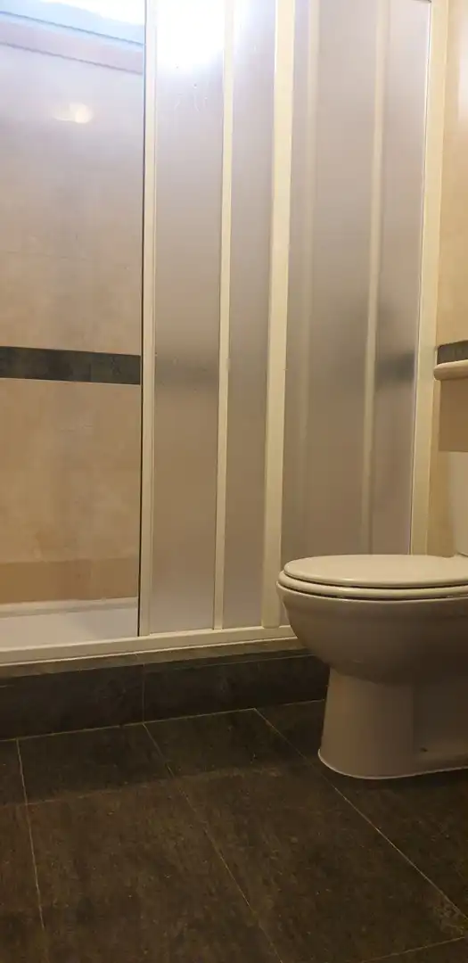 Baño de Apartamento de alquiler en Santiago de Compostela  con Calefacción, Parquet y Trastero