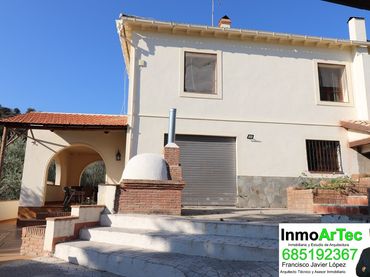 Casa amb piscina en venda a Avenida Rodríguez de la Fuente de Íllora 56