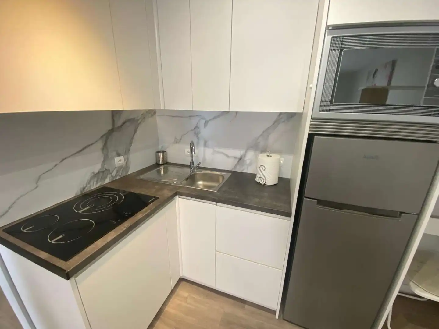 Cuina de Pis de lloguer en Fuengirola amb Aire condicionat i Moblat