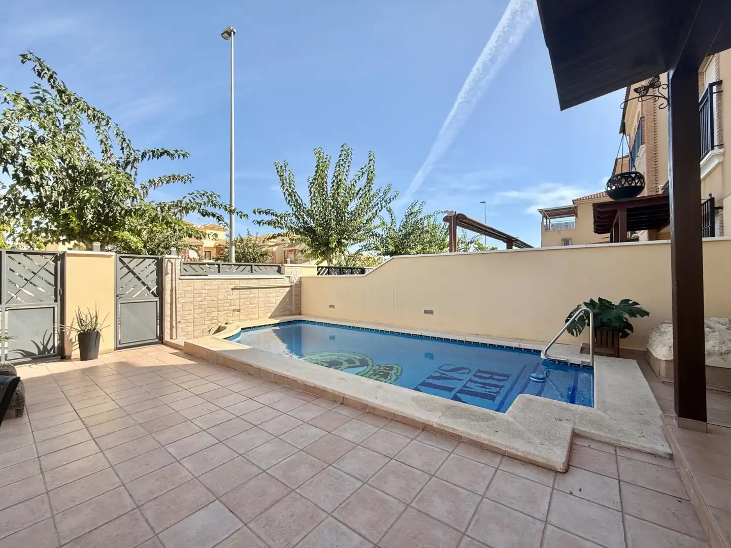 Piscina de Casa adosada de alquiler en Pilar de la Horadada con Aire acondicionado, Calefacción y Jardín privado