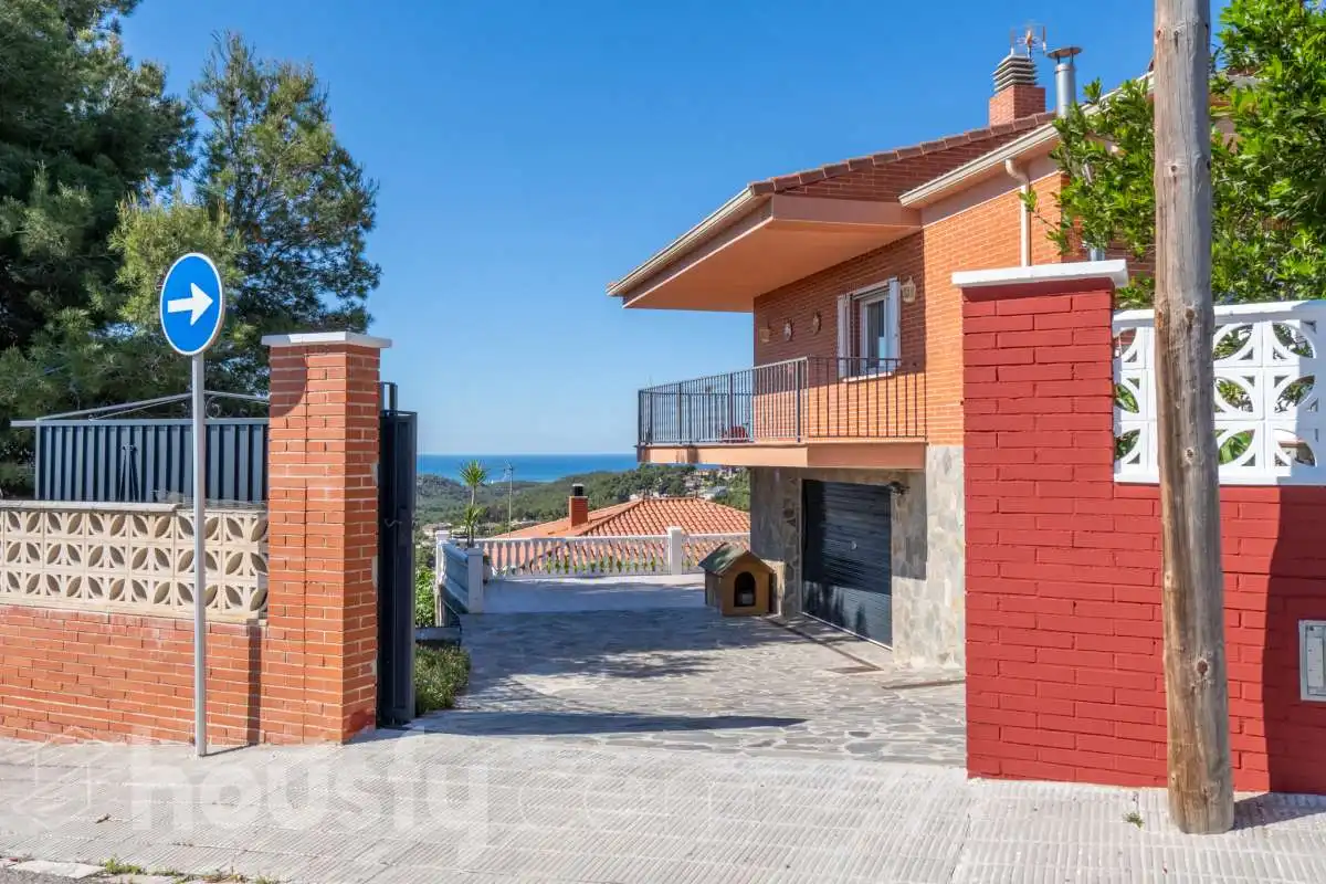 Vista exterior de Casa o chalet en venta en Cunit con Calefacción, Jardín privado y Terraza