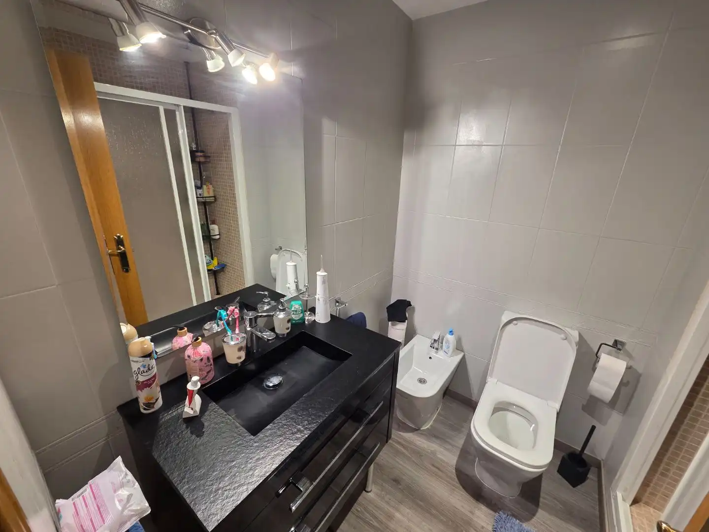 Bathroom of Flat for sale in Coslada  with Air Conditioner, Heating and Parquet flooring