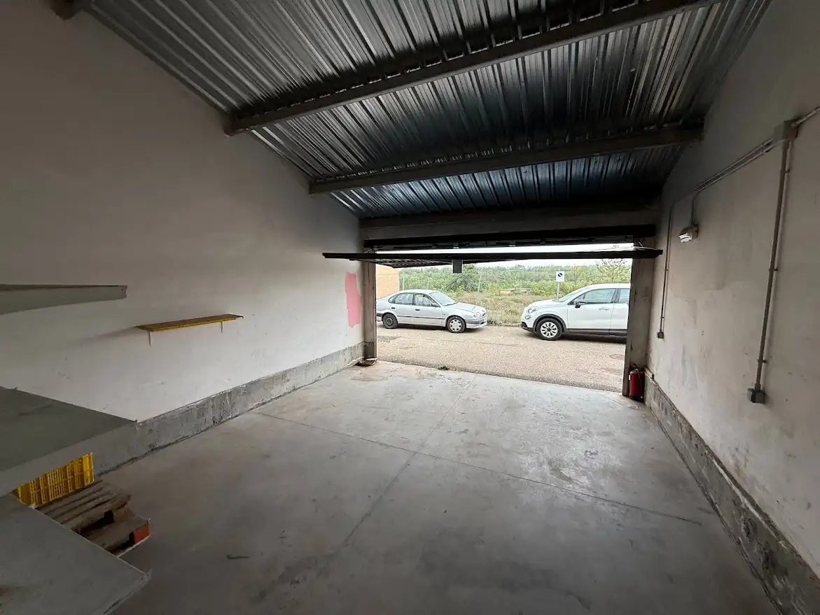 Aparcament de Casa adosada en venda en Garrafe de Torío amb Calefacció, Jardí privat i Parquet