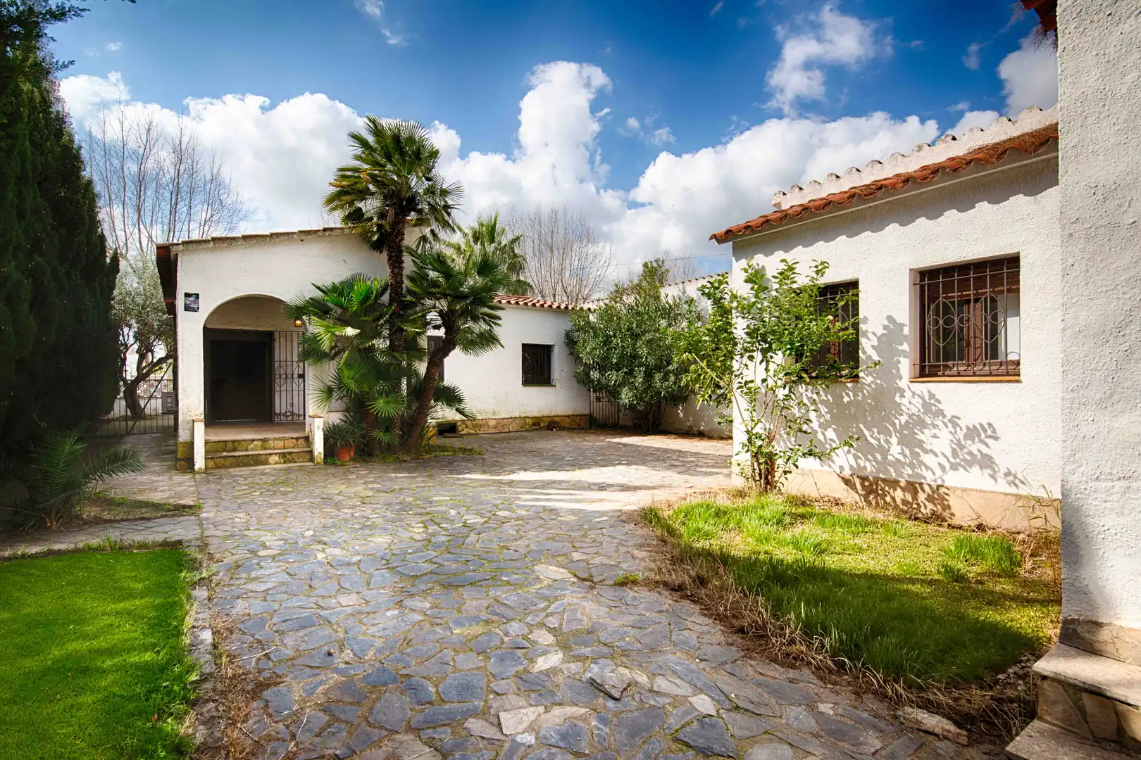 Exterior view of Houses for sale in Empuriabrava