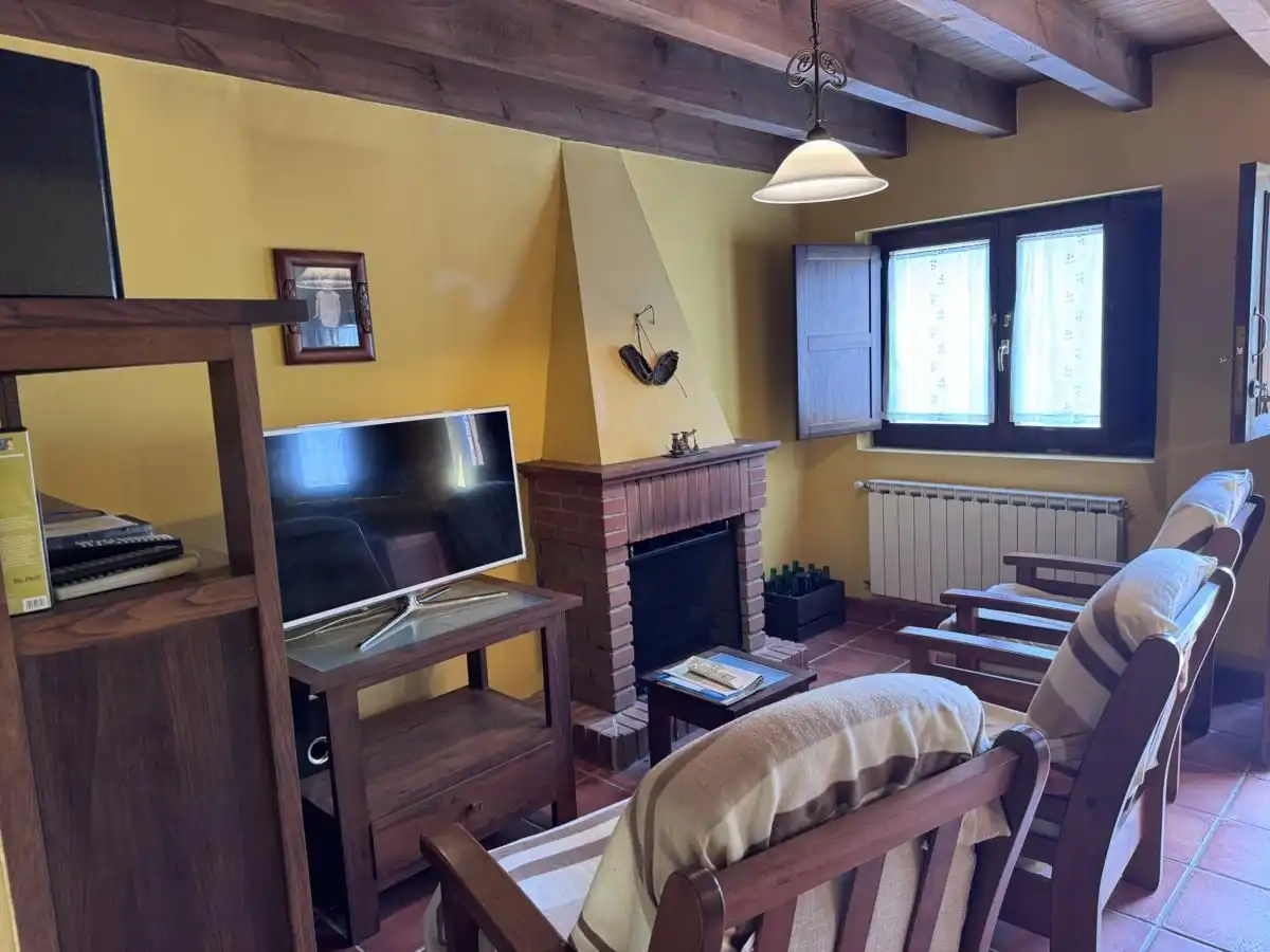 Sala de estar de Casa adosada en venta en Llanes con Calefacción, Jardín privado y Terraza