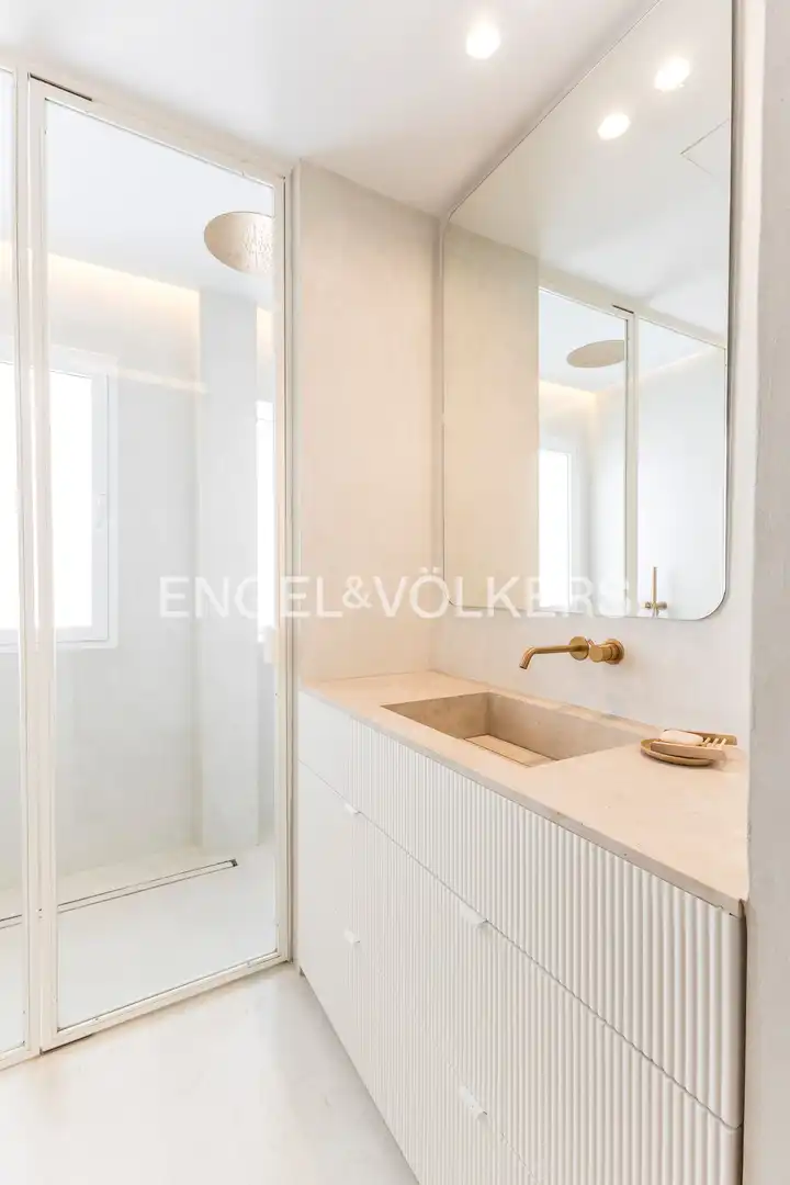 Badezimmer von Dachboden zur Miete in Madrid mit Klimaanlage, Heizung und Terrasse