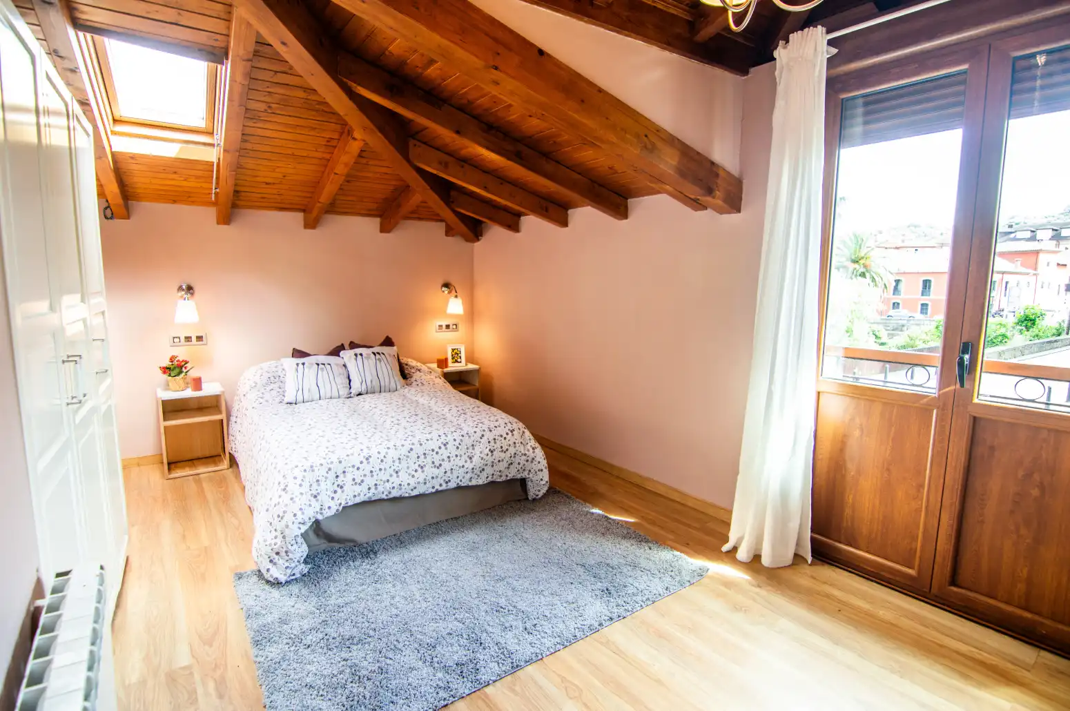 Dormitori de Casa o xalet en venda en Salas amb Calefacció, Parquet i Moblat