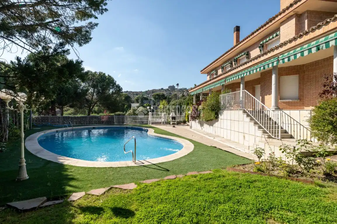 Jardí de Casa o xalet en venda en Torrelodones amb Calefacció, Jardí privat i Piscina