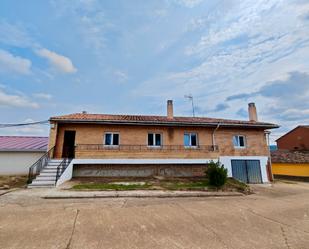 Außenansicht von Haus oder Chalet zum verkauf in Alar del Rey mit Terrasse