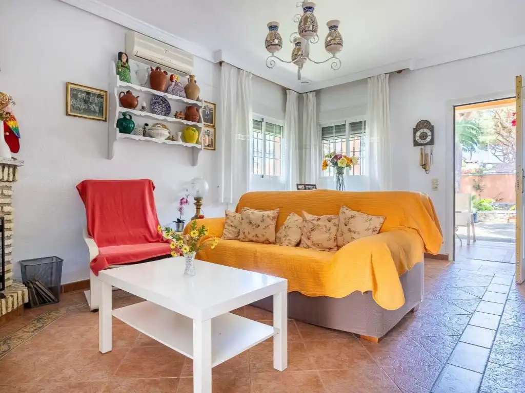 Sala d'estar de Casa o xalet en venda en Chiclana de la Frontera amb Aire condicionat, Calefacció i Jardí privat