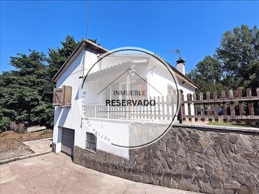 Casa amb jardí en venda a Carrer Pinetell