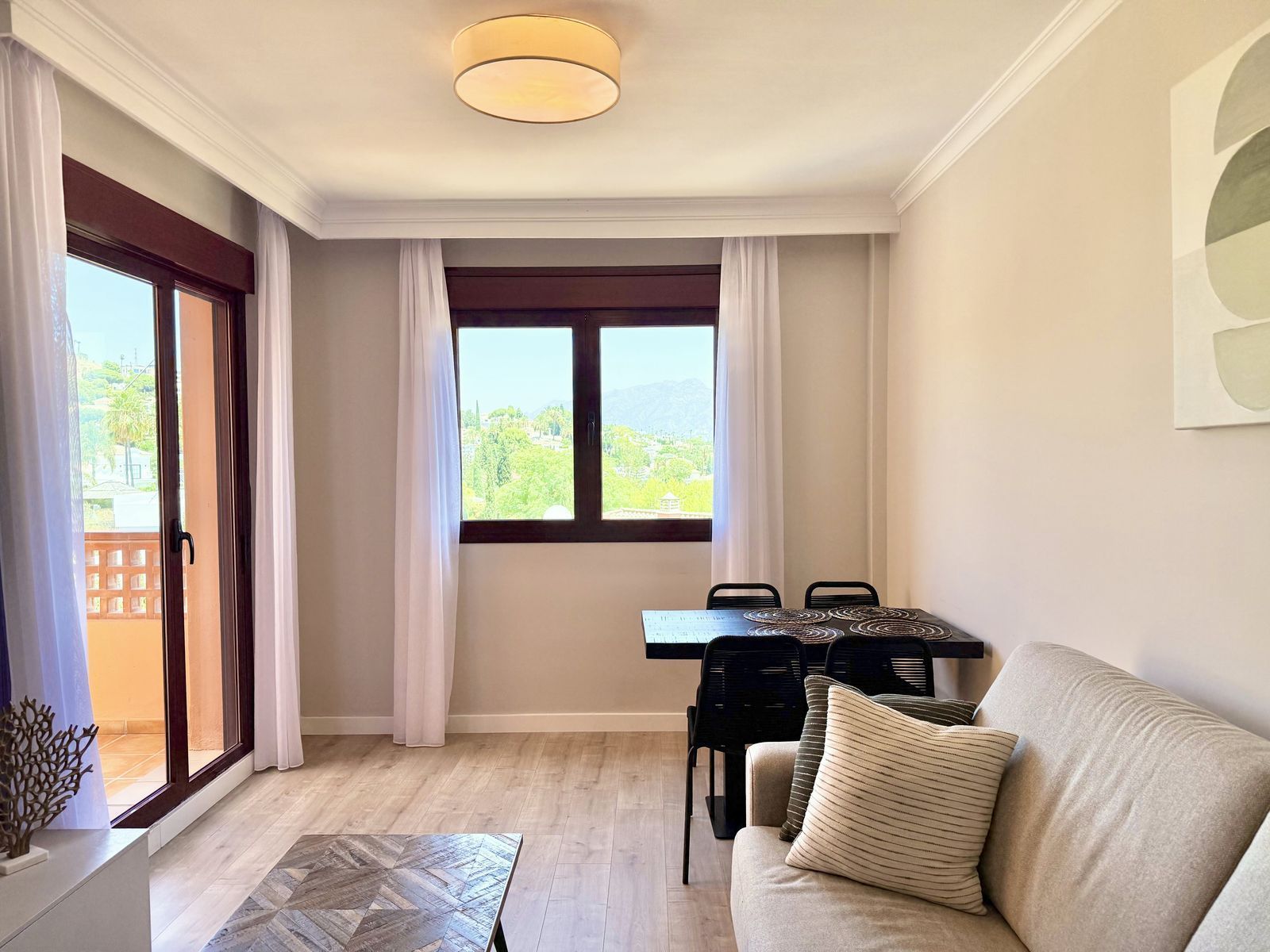 Bedroom of Apartment for sale in Benahavís  with Air Conditioner, Terrace and Storage room