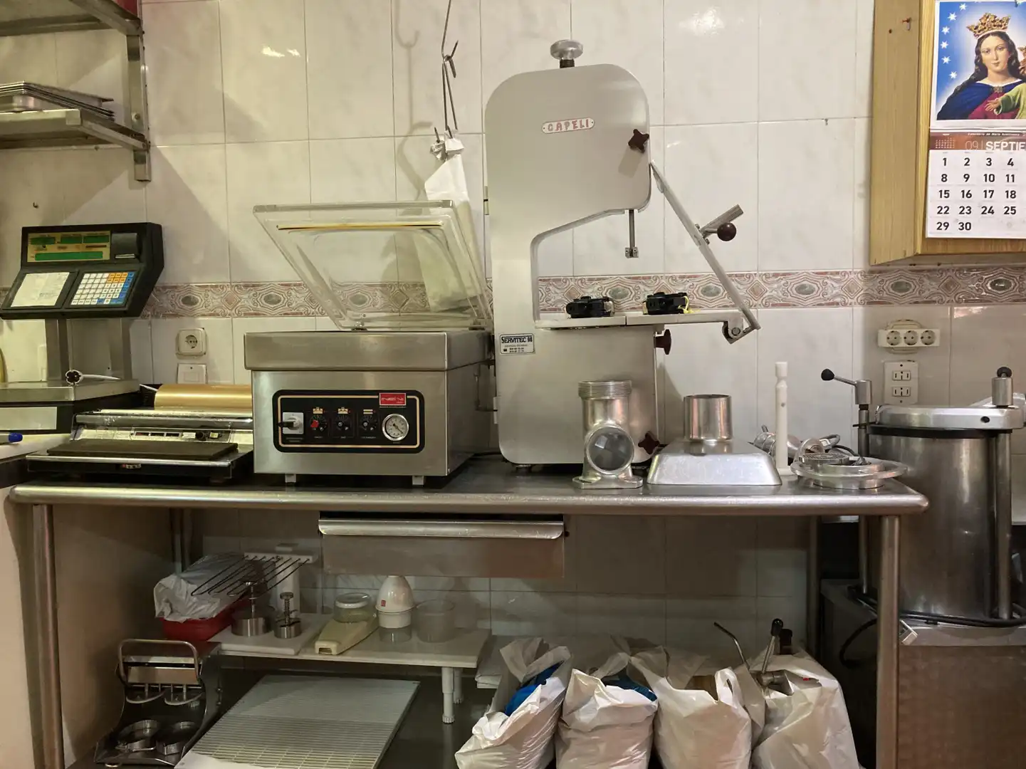 Commercial properties for rent in Torrent  with Air Conditioner