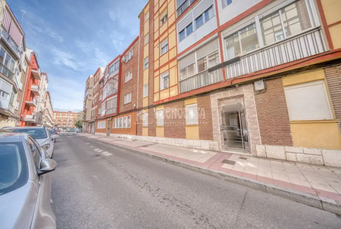 Vista exterior de Pis en venda en Valladolid amb Calefacció i Terrassa