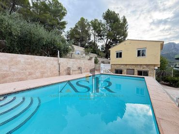 Villa mit Pool zum Verkauf in Poligono 12 Paraje 215 Raco Viñes