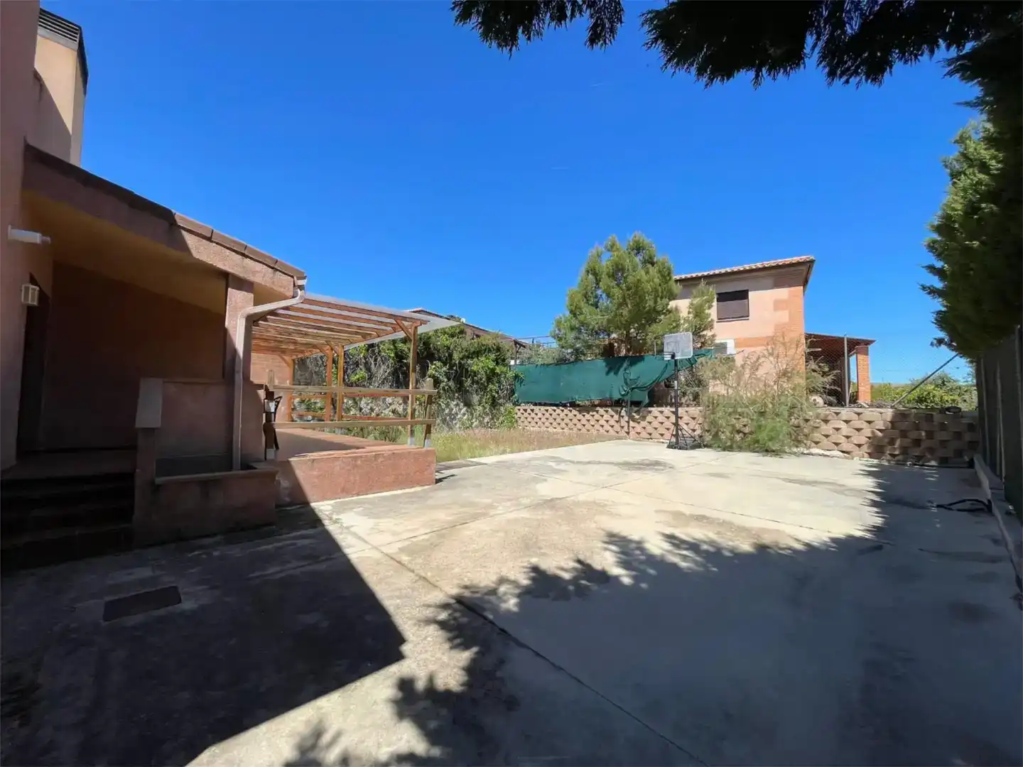 Vista exterior de Casa o xalet en venda en Toledo amb Aire condicionat, Jardí privat i Parquet