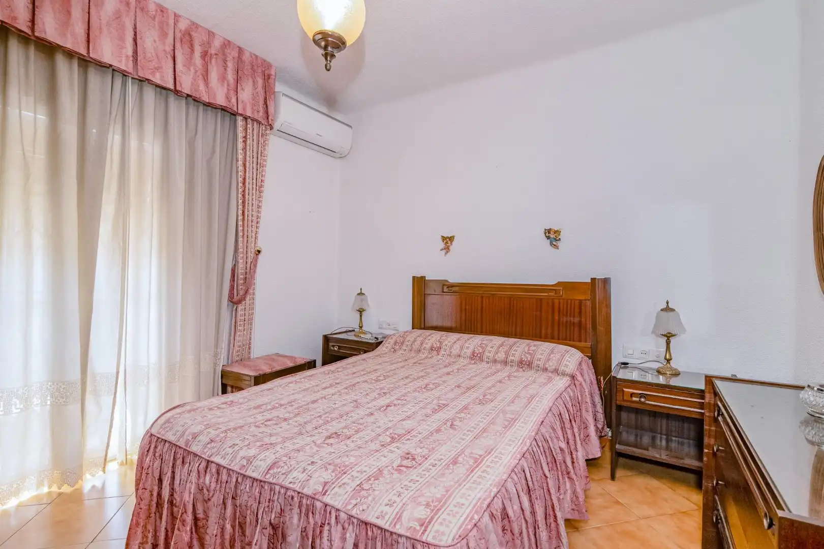Habitación de Casa o chalet en venta en Granada con Aire acondicionado, Calefacción y Jardín privado