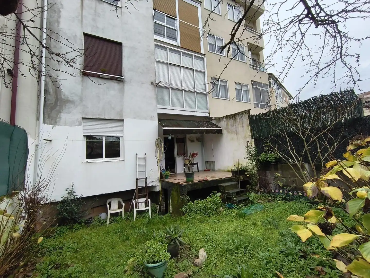 Vista exterior de Pis en venda en Ourense Capital  amb Calefacció, Jardí privat i Traster